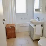 Comfortable, Sunny, Quiet, Good Location! *
