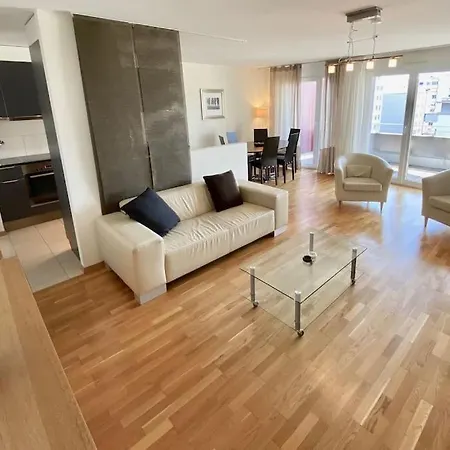 Lejlighed Comfortable, Sunny, Quiet, Good Location!