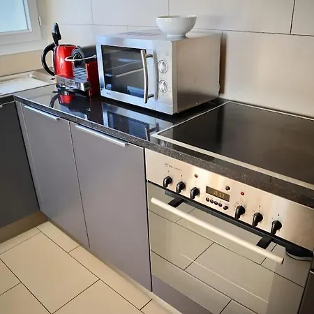 Comfortable, Sunny, Quiet, Good Location!