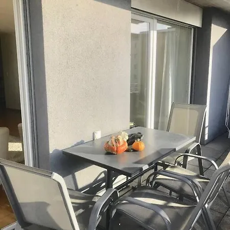 Comfortable, Sunny, Quiet, Good Location! Apartment
